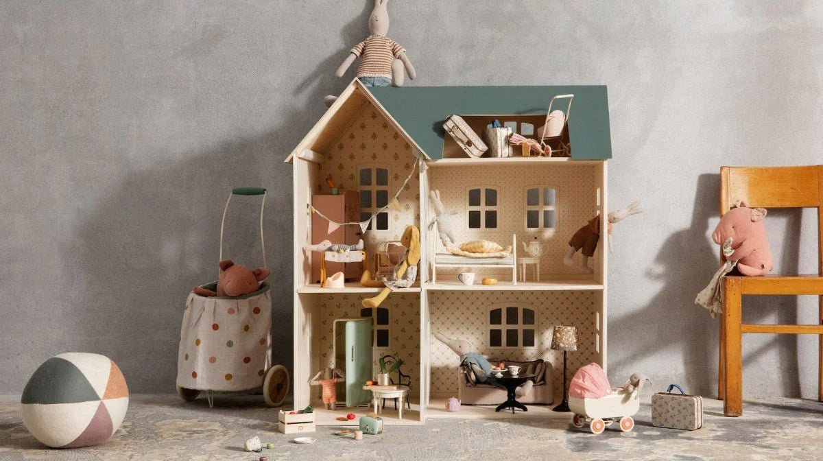Maison de poupée - le château en bois