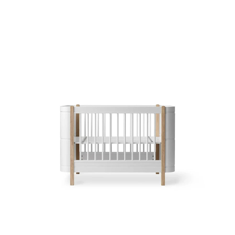 OLIVER FURNITURE - Lit Bébé Évolutif Wood Mini+, Avec Kit Junior Inclus, Blanc/Chêne - Les Petits