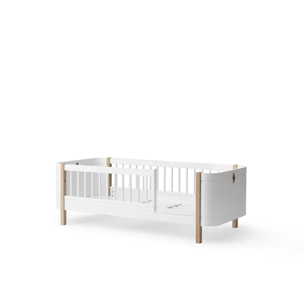 OLIVER FURNITURE - Lit Bébé Évolutif Wood Mini+, Avec Kit Junior Inclus, Blanc/Chêne - Les Petits